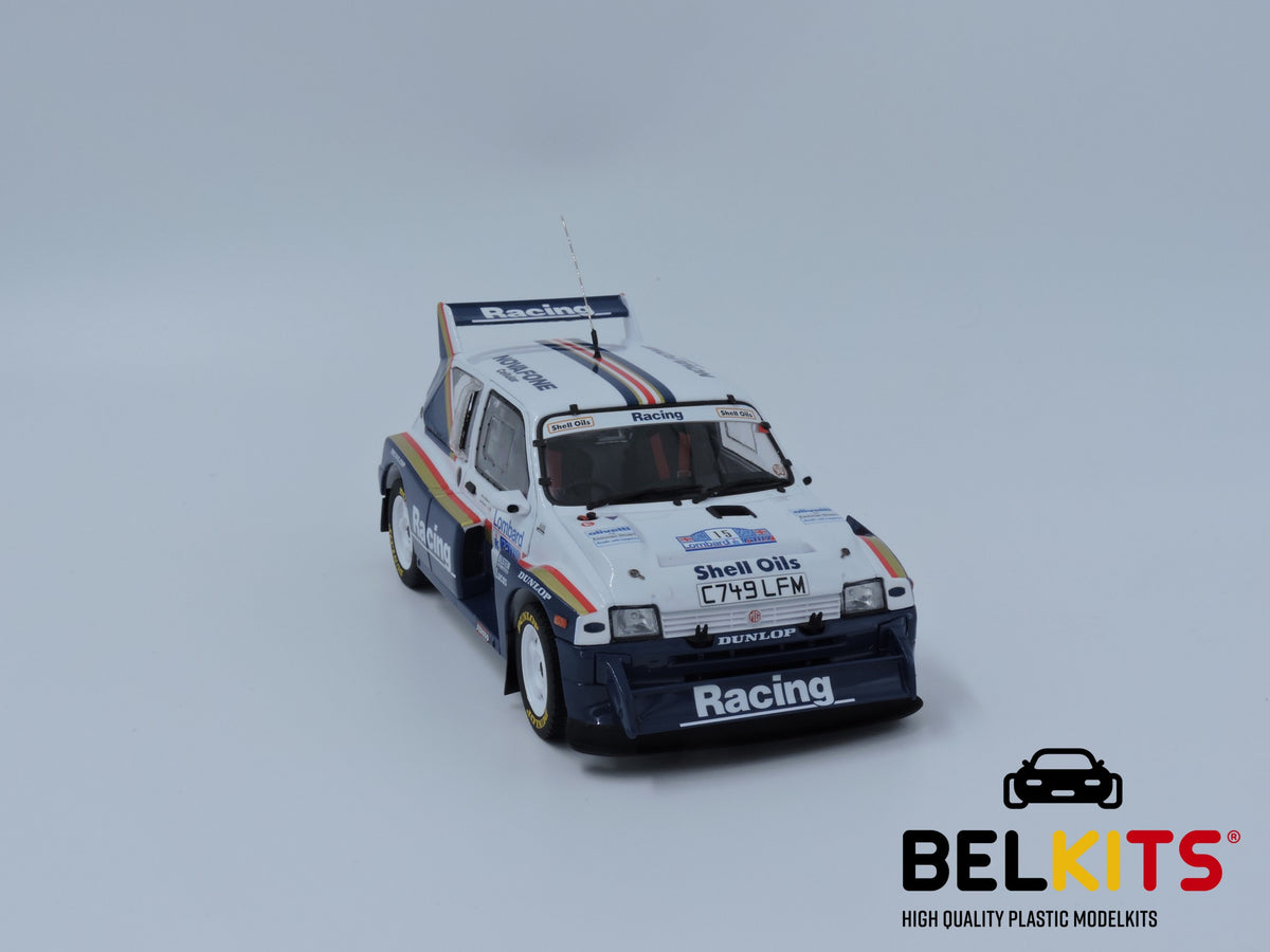 Foto frontal de la maqueta del coche de rally MG Metro 6R4 que corrió en el Rally de Lombard en 1986 por Jimmy McRae en escala 1:24 de Belkits referencia Bel 016