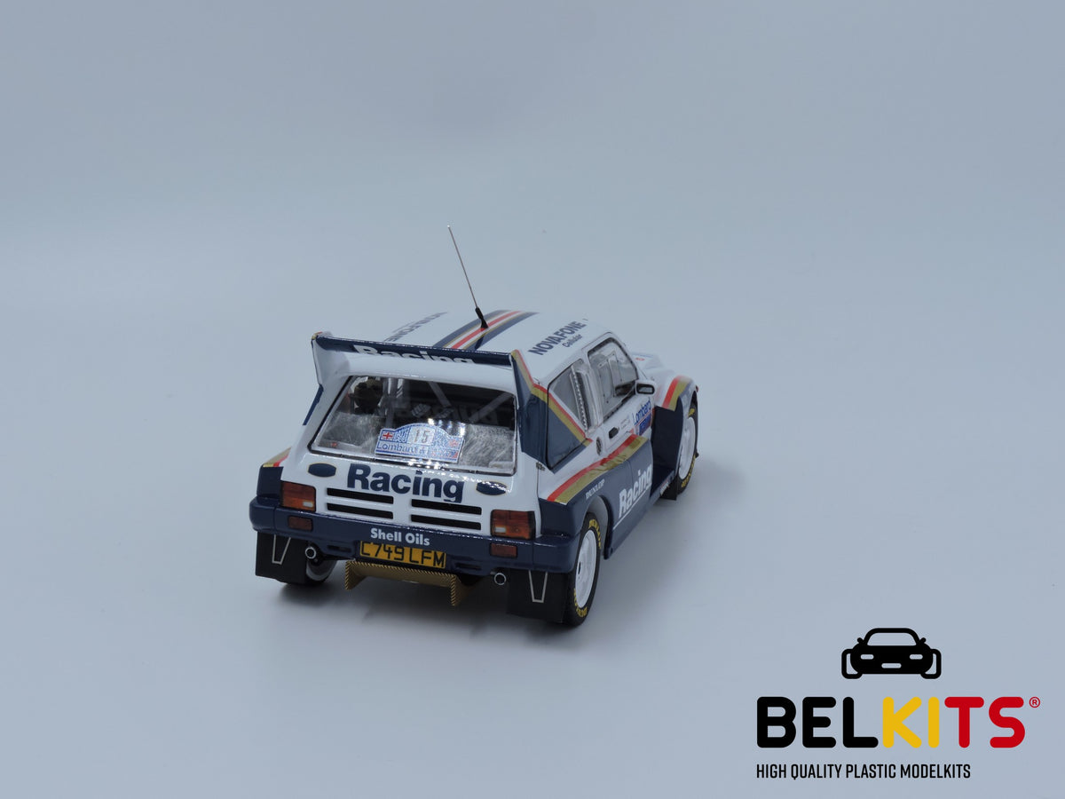 Foto trasera de la maqueta del coche de rally MG Metro 6R4 que corrió en el Rally de Lombard en 1986 por Jimmy McRae en escala 1:24 de Belkits referencia Bel 016