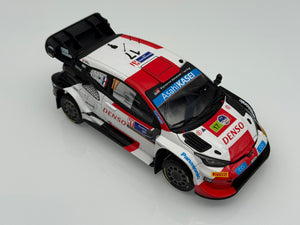 Foto aérea de la maqueta del coche de rallys Toyota Yaris que ganó el Rally de Guanajauto de 2023 en escala 1:24 de Belkits referencia 026