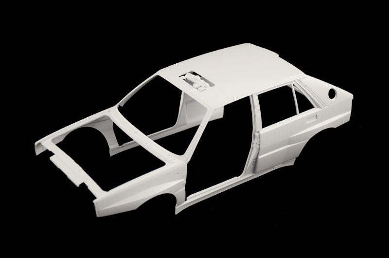 Piezas 5 de la maqueta del coche de rally Lancia Delta HF Integrale 16v que corrió el rally Safaria de 1991 en escala 1:12 de Italeri referencia 4720 