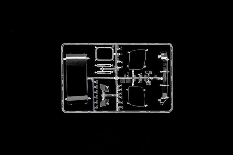 Transparentes de la maqueta del camión Mercedes Benz Actros MP4 en escala 1:24 de Italeri referencia 3968