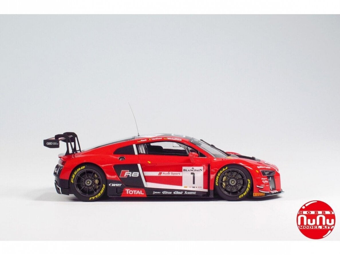 Foto lateral derecha de la maqueta del coche de competición Audi R8 LMS GT3 que compitió en Spa en 2015 en escala 1:24 de Nunu referencia 24004