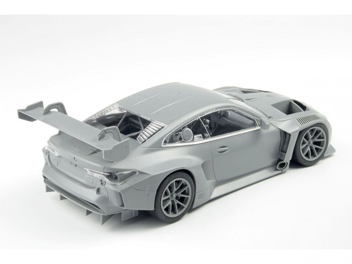 Foto trasera de la maqueta del coche de competición BMW M4 GT3 que ganó la DTM de 2022 en escala 1:24 de Nunu referencia 24045