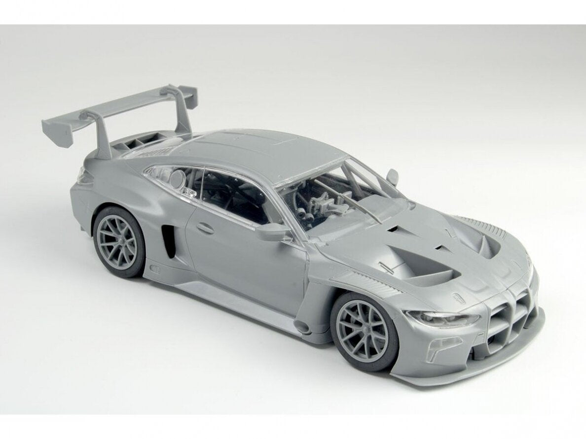 Foto lateral derecha de la maqueta del coche de competición BMW M4 GT3 que ganó la DTM de 2022 en escala 1:24 de Nunu referencia 24045