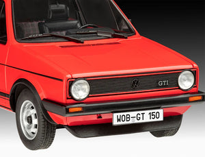 Frontal de la maqueta del coche Volkswagen Golf 1 GTI en escala 1:24 edición 50 aniversario con pegamento pincel y pinturas de Revell referencia 05623