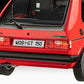 Trasera de la maqueta del coche Volkswagen Golf 1 GTI en escala 1:24 edición 50 aniversario con pegamento pincel y pinturas de Revell referencia 05623