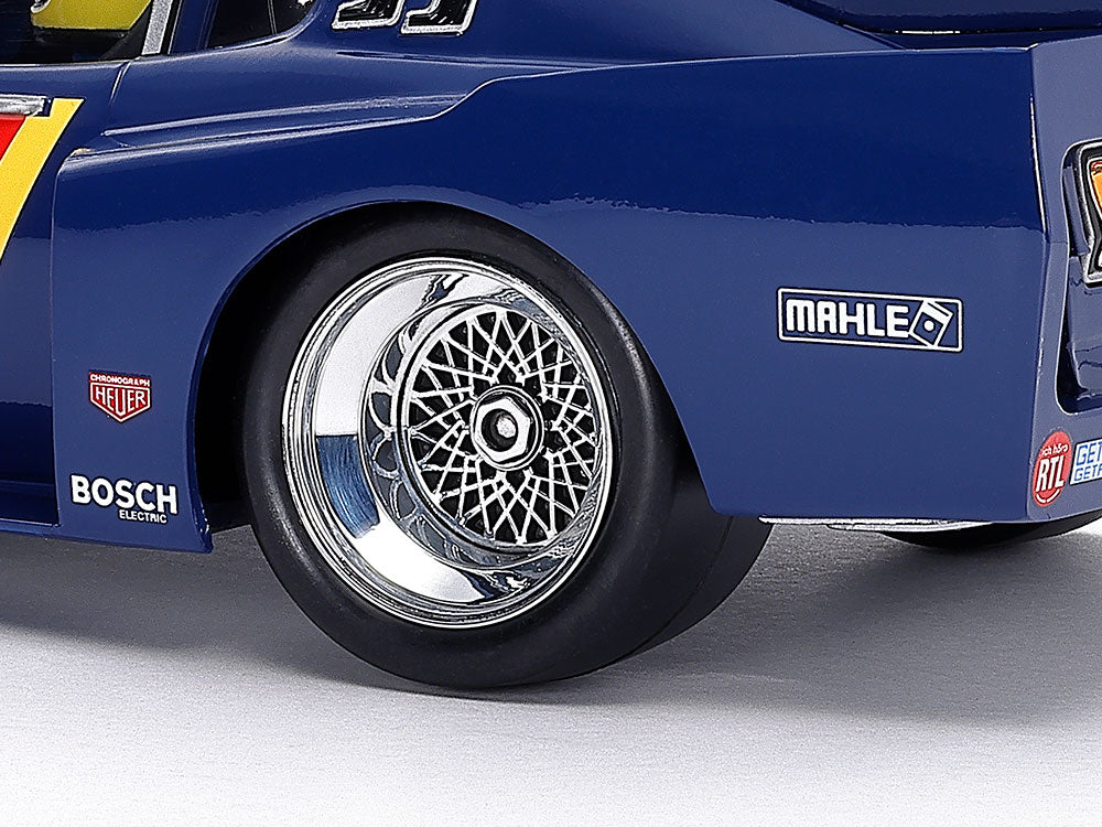 Foto de la rueda de la maqueta del coche de competición Toyota Celica LB Turbo Gr.5 en escala 1:24 de Tamiya referencia 24377