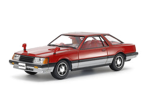 Vista frontal de la maqueta del coche Nissan Leopard d280X SF L en escala 1:24 de Tamiya referencia 24378
