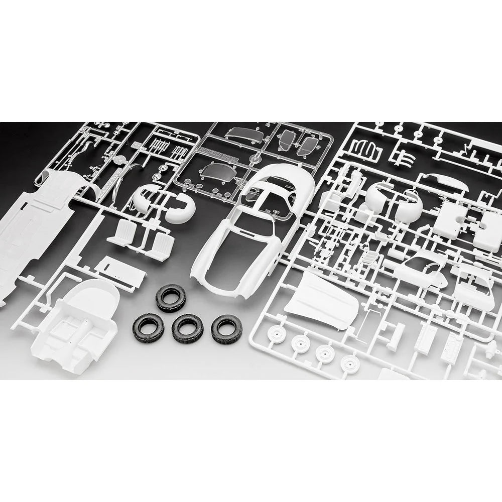 Foto de las piezas de la maqueta del Mercedes-Benz 300 SL conmemorando los 140 años de Mercedes en escala 1:24 de Revell referencia 05614