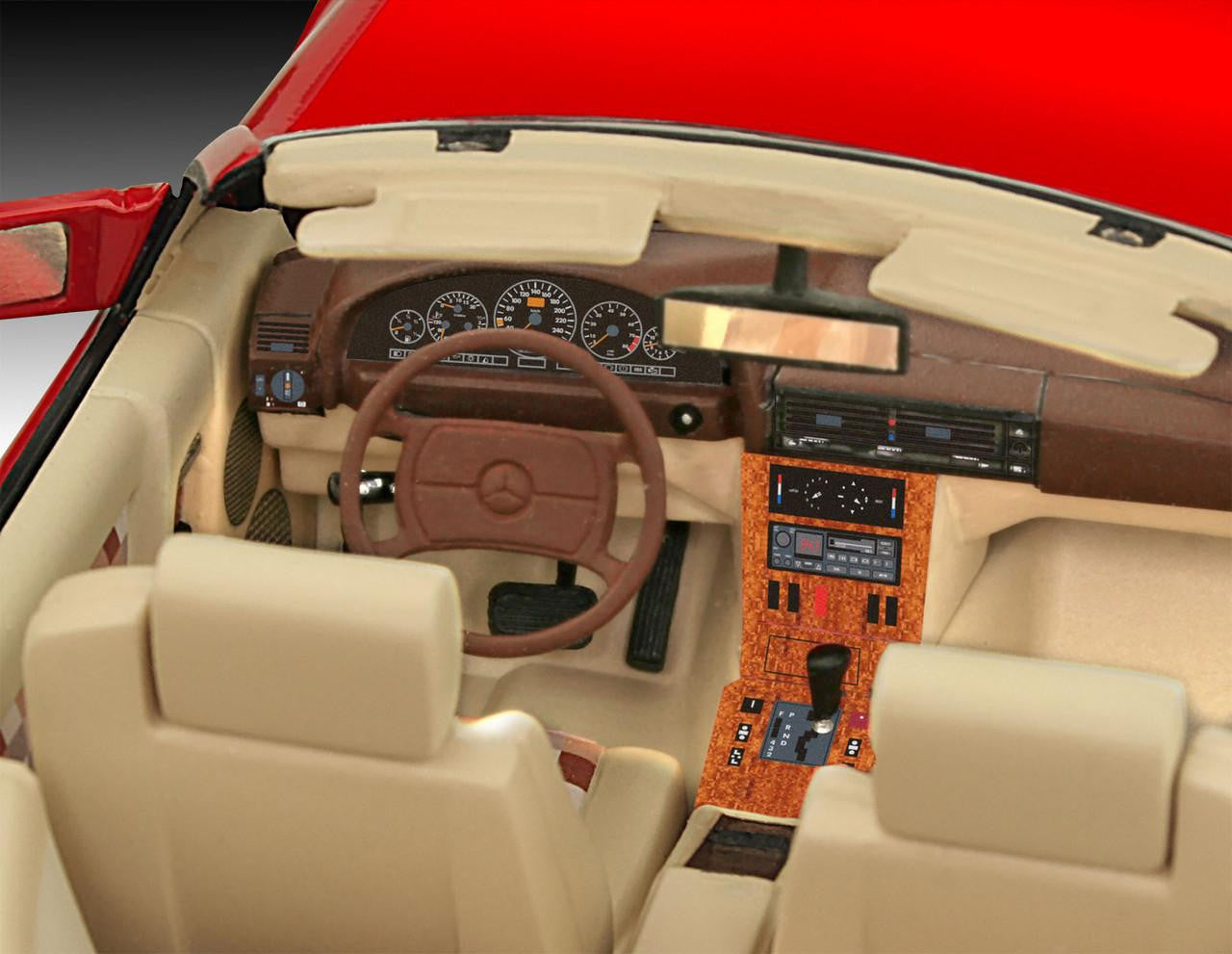 Foto interior de la maqueta del coche Mercedes Benz SL300-24 coupé en escala 1:24 de Revell referencia 05615