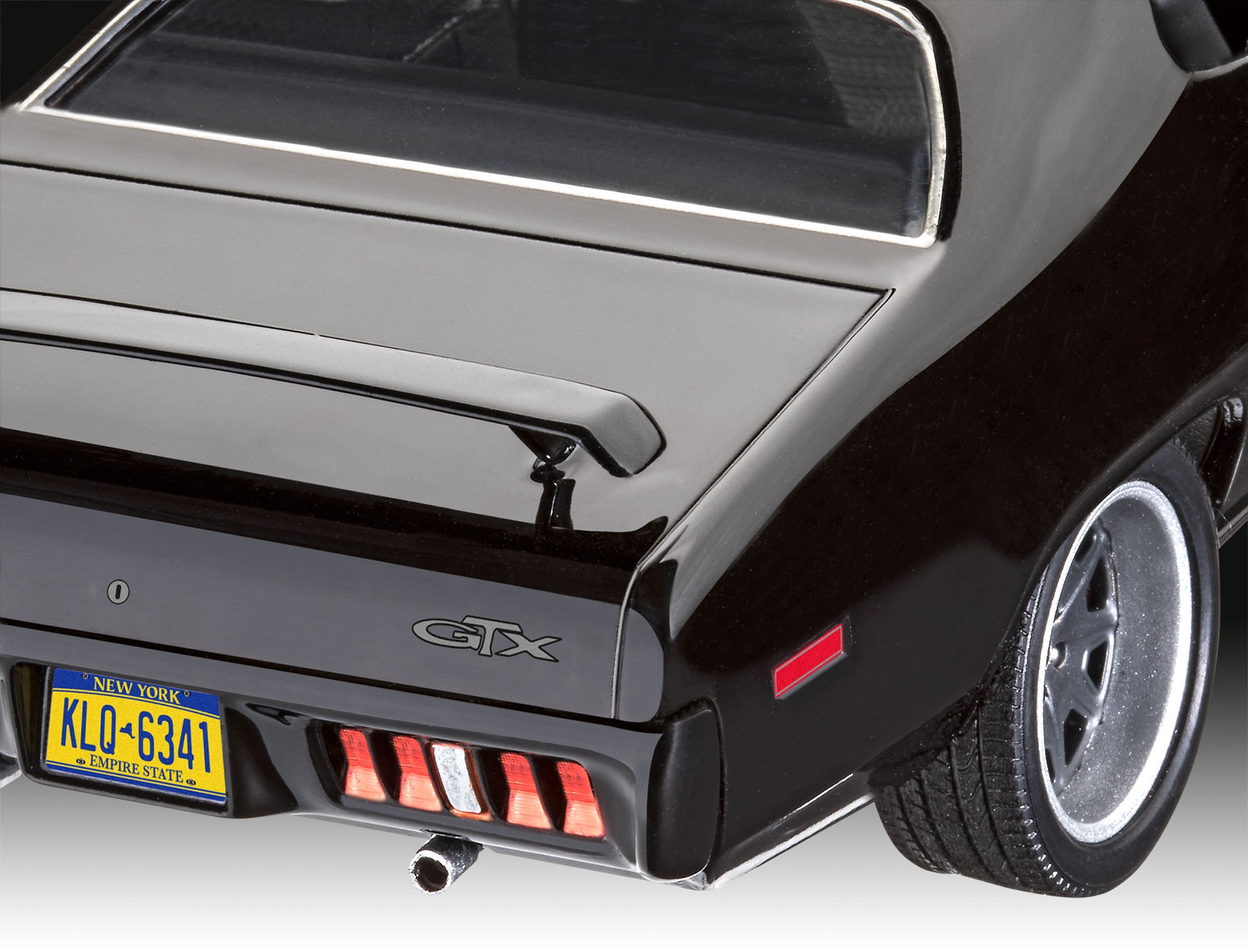 Detalle de la trasera de la maqueta del coche deportivo Plymouth GTX de 1971 de Dominic en la gama de películas Fast & Furious en escala 1:25 de Revell referencia 67732
