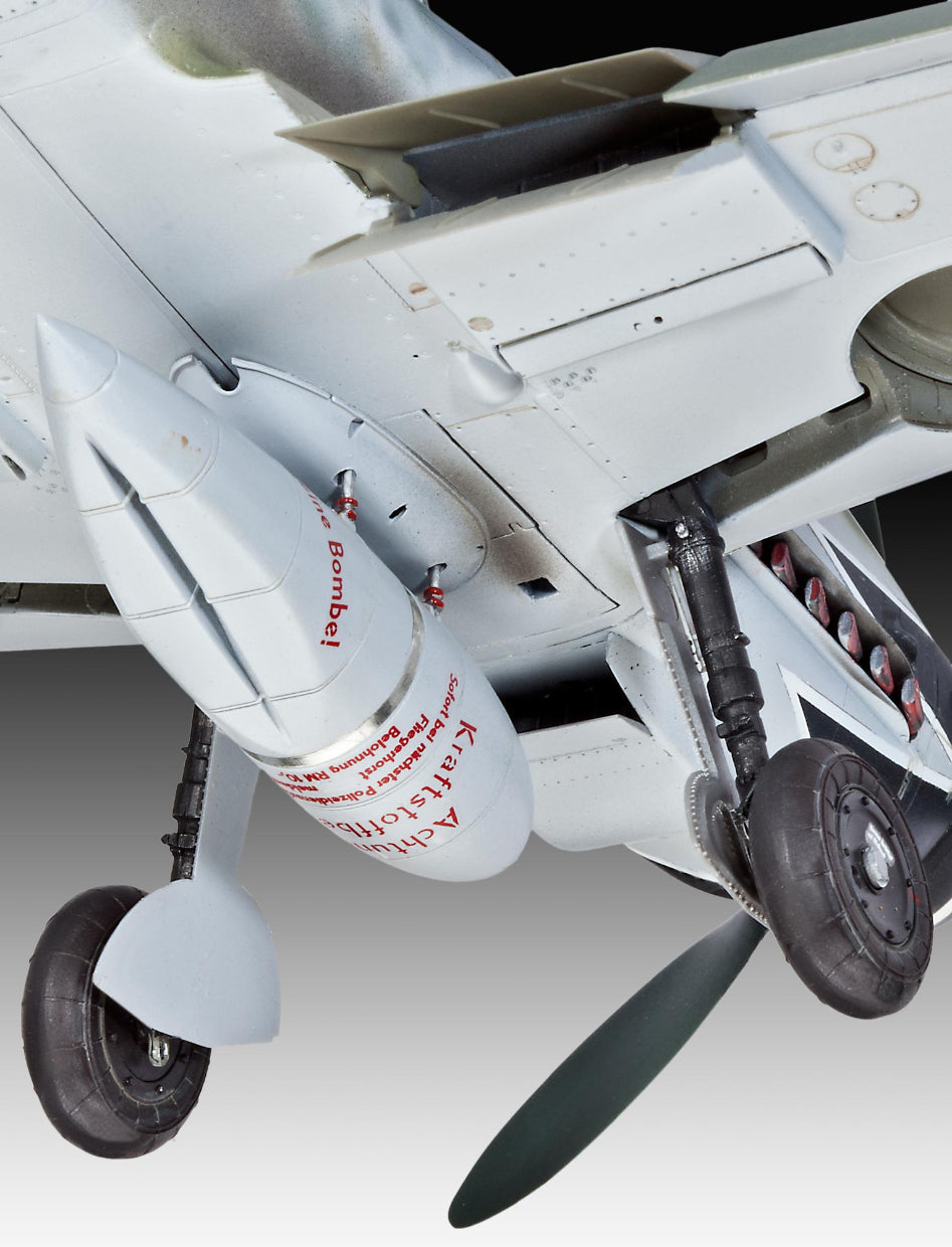 Detalle de los bajos de la maqueta del caza alemán BF-109G10 Erla en escala 1:32 de Revell referencia 03752