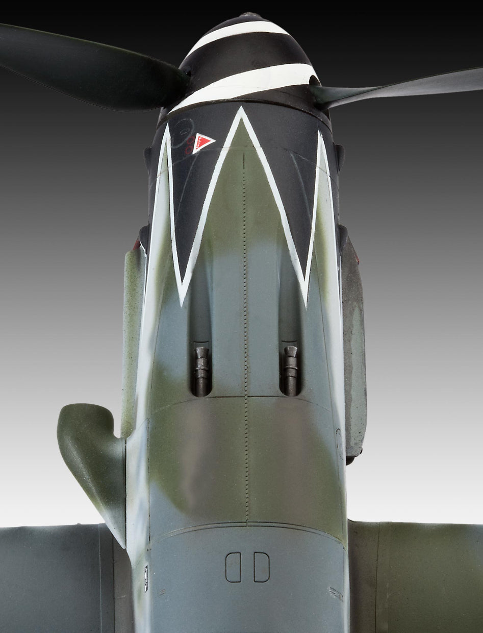 Detalle del capó de la maqueta del caza alemán BF-109G10 Erla en escala 1:32 de Revell referencia 03752