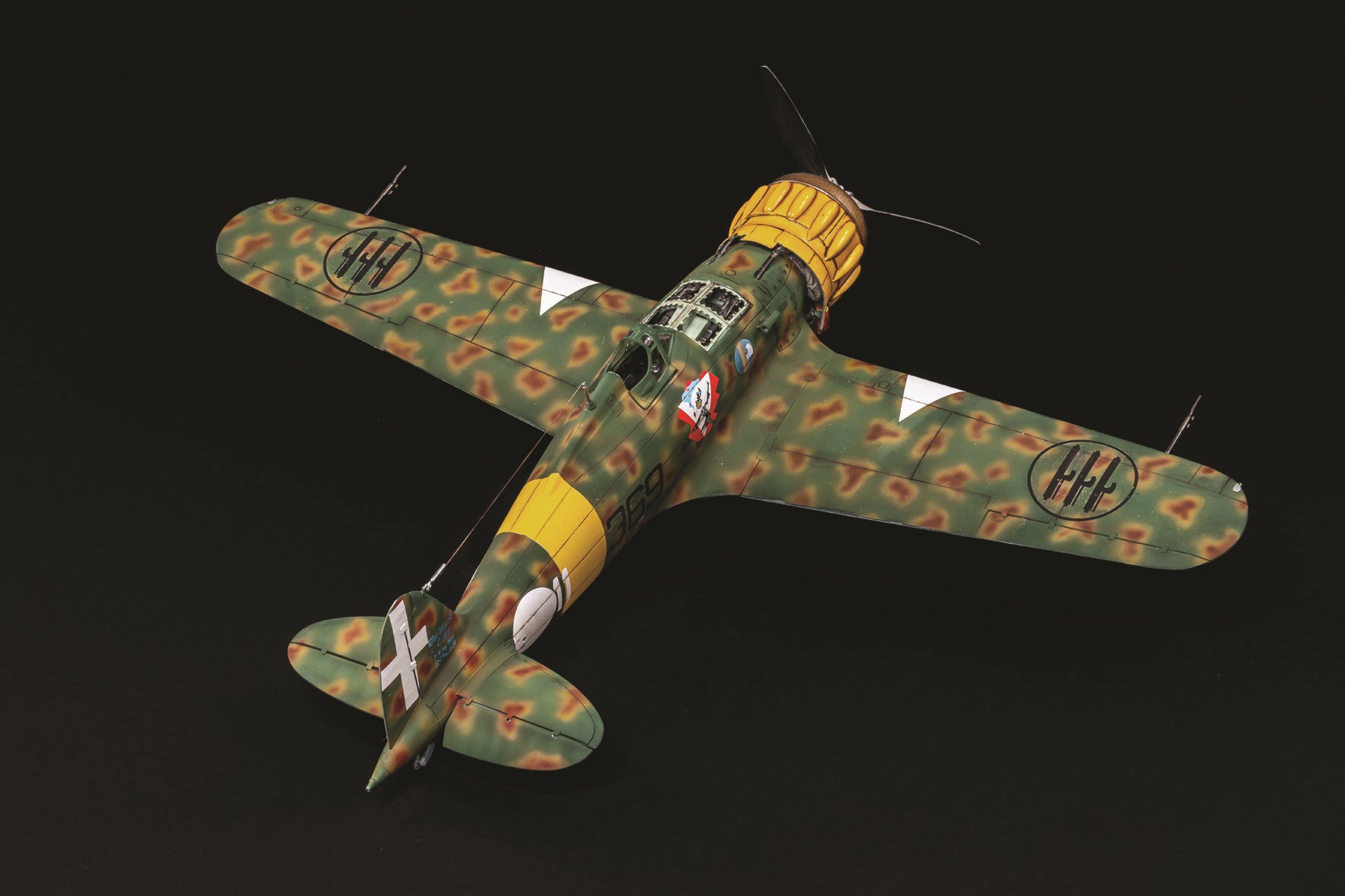 Foto trasera de la maqueta del caza italiano Macchi MC.200 Saetta en escala 1:32 de Italeri referencia 2516
