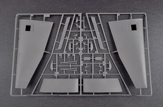 Grapa de piezas 4 de la maqueta del bombardero en picado Ju87 A Stuka en escala 1:32 de Trumpeter referencia 03213
