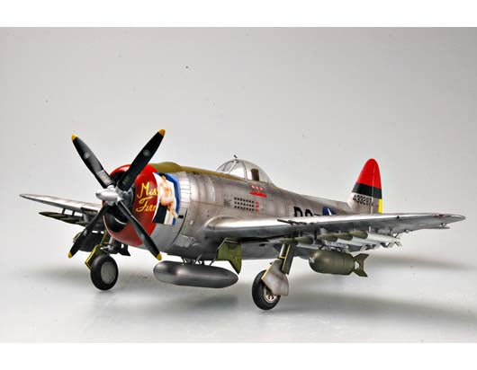 Foto delantera de la maqueta del avión P-47D en escala 1:32 de rumpeter referencia 02263