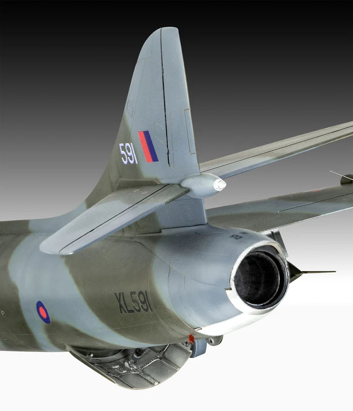 Foto trasera de la maqueta del avión de entramiento inglés Hawker Hunter T.7 en escala 1:32 de Revell referencia 03786