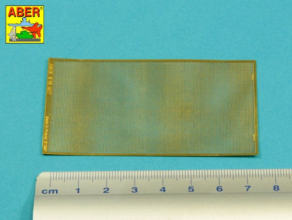 Medidas completas del set de fotograbado de Aber con reijila entrelazada de 0,5mm por 0,5mm para simular superficies metálicas o vallas, referencia S 19