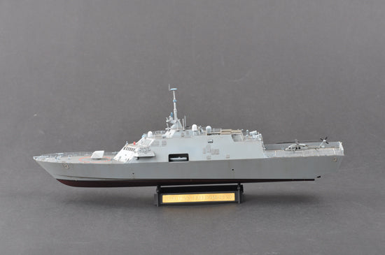 Foto lateral de la maqueta del buque de guerra norteamericano USS Fort Worth (LCS-3) en escala 1:350 de Trumpeter referencia 04553