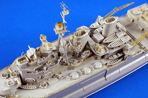 Detalle de las chimeneas de la maqueta del crucero de batalla británico HMS Renown en 1942, escala 1:350 de Trumpeter referencia 05376