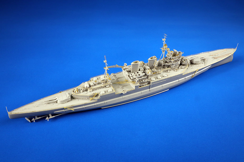 Foto completa de la maqueta del crucero de batalla británico HMS Renown en 1942, escala 1:350 de Trumpeter referencia 05376