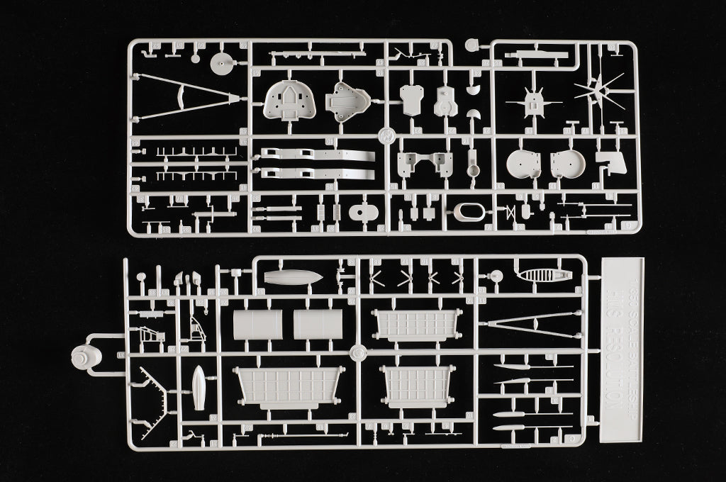 Piezas 2 de la maqueta del acorazado británico HMS Resolution en escala 1:350 de Trumpeter referencia 05379