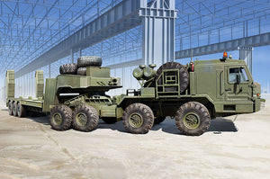 Portada de la caja de la maqueta del camión de carga pesada ruso BAZ-6403 con trailer ChMZAP 9990-071 en escala 1:35 de Trumpeter referencia 01086