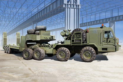 Portada de la caja de la maqueta del camión de carga pesada ruso BAZ-6403 con trailer ChMZAP 9990-071 en escala 1:35 de Trumpeter referencia 01086