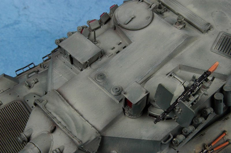 Foto de la MGde la maqueta del vehículo blindado Centauro primera versión en escala 1:35 de Trumpeter referencia 01562