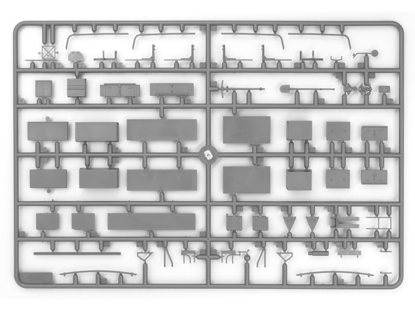 Plancha de piezas 4 de la maqueta del camión de radiocomunicaciones alemán Henschell 33 D1 en escala 1:35 de ICM referencia 35467