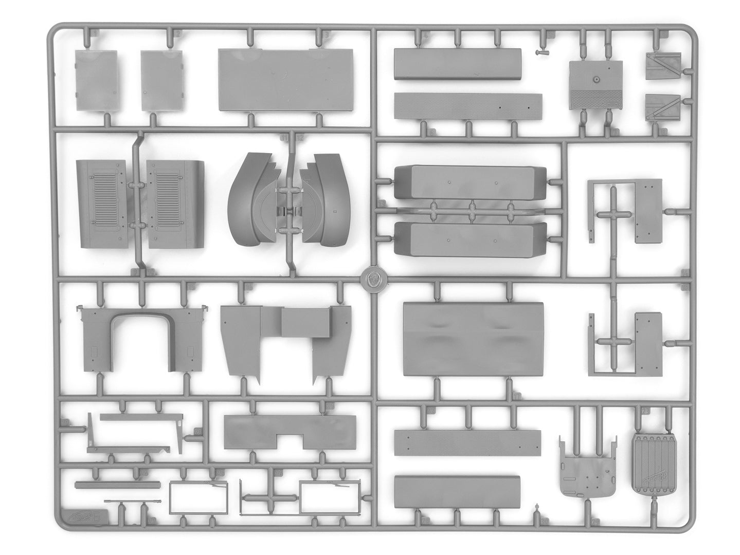 Plancha de piezas 6 de la maqueta del camión de radiocomunicaciones alemán Henschell 33 D1 en escala 1:35 de ICM referencia 35467