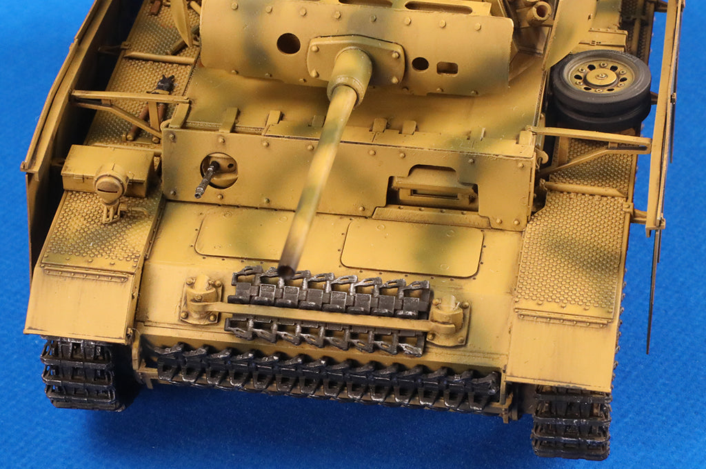 Foto frontal de la maqueta del carro de combate alemán Panzer III M en escala 1:35 de Hobby Boss referencia 84560