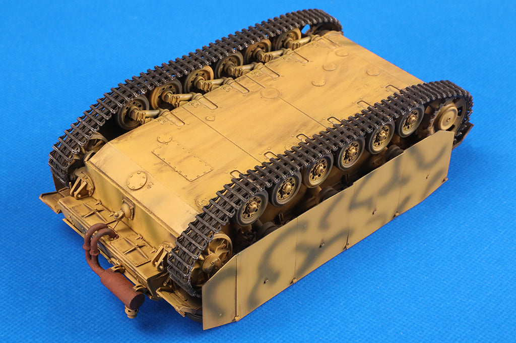 Foto inferior de la maqueta del carro de combate alemán Panzer III M en escala 1:35 de Hobby Boss referencia 84560