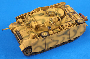 Foto lateral izquierda de la maqueta del carro de combate alemán Panzer III M en escala 1:35 de Hobby Boss referencia 84560