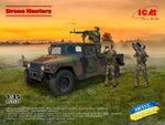 Portada de la caja del set de figuras y maqueta del vehículo M1097 ucraniano en misión de caza de drones en escala 1:35 de ICM referencia DS3531