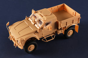 Foto de la maqueta del vehículo blindado MRAP de carga M-ATV en escala 1:35 de I Love Kits referencia 63556
