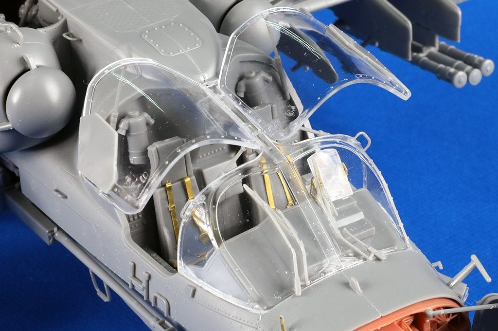 Foto de la cabina de la maqueta del helicóptero ruso Ka-52 Alligator en escala 1:35 de Trumpeter referencia 05119