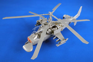 Foto frontal de la maqueta del helicóptero ruso Ka-52 Alligator en escala 1:35 de Trumpeter referencia 05119