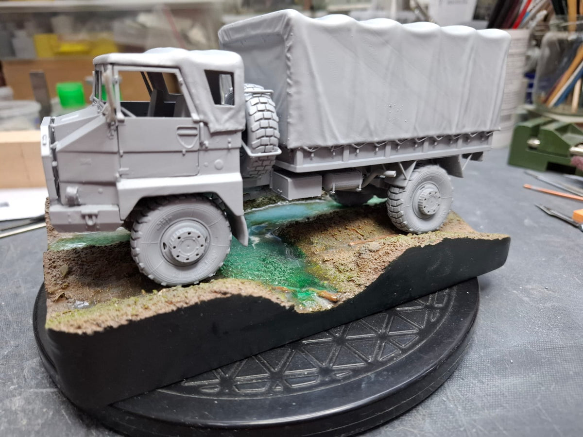 Foto lateral izquierda de la maqueta del camión de transporte militar 4x4 Pegaso en escala 1:35 de M4 Model