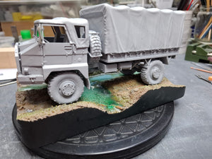 Foto lateral izquierda de la maqueta del camión de transporte militar 4x4 Pegaso en escala 1:35 de M4 Model