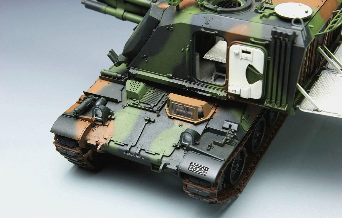 Vista detalle frontal de la maqueta del obús autopropulsado francés AUF1 en escala 1:35 de Meng referencia TS-004