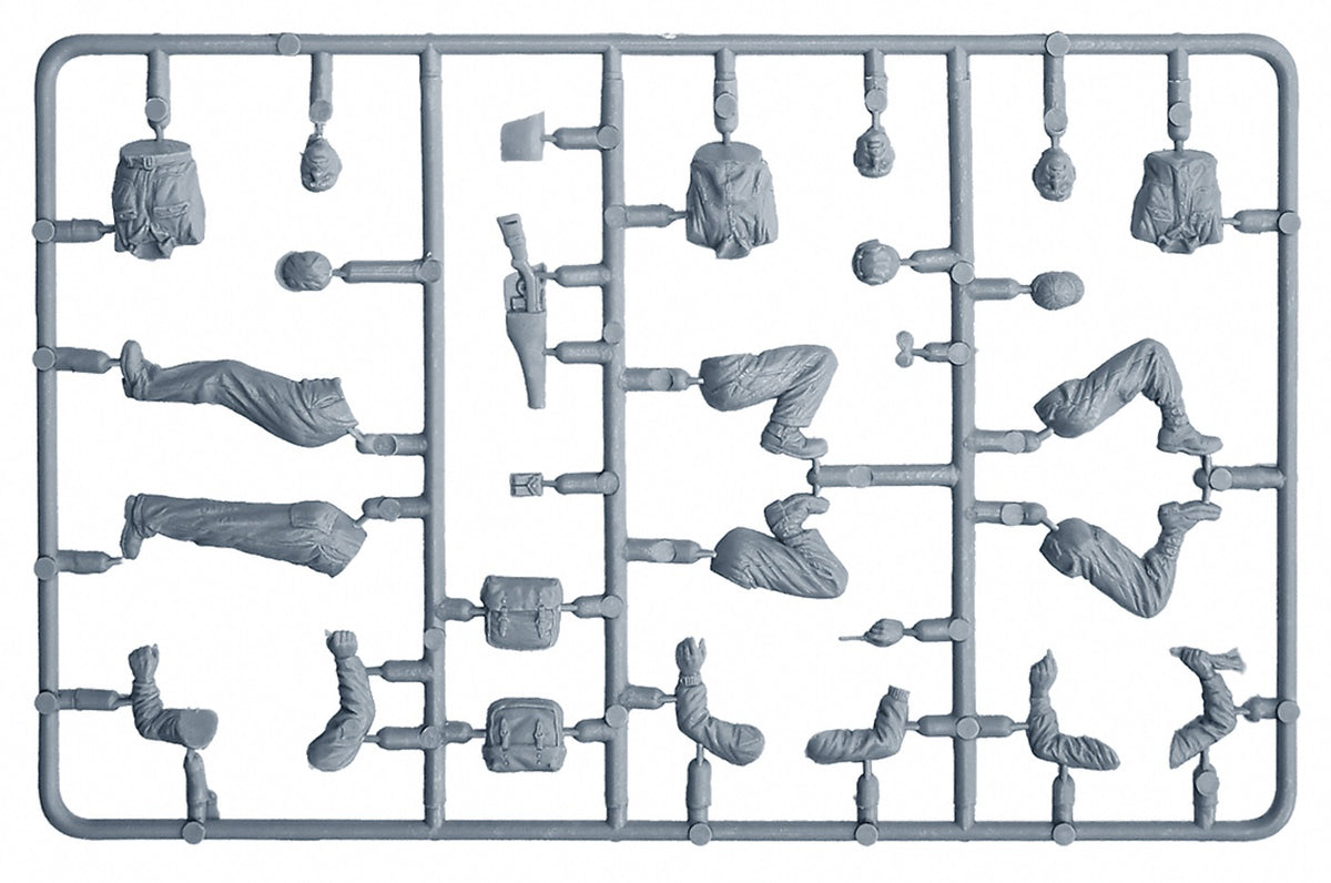 Piezas 1 del set de figuras de tripulación de carros en labores de taller con set de herramientas en escala 1:35 de Miniart referencia 53004