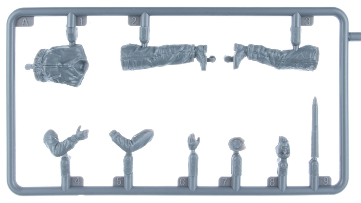 Piezas 3 del set de figuras de tripulación de carros norteamericana cargando munición en escala 1:35 de Miniart referencia 53069