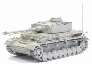 Foto frontal de la maqueta del carro alemán Pz-IV J Mid production en escala 1:35 de Dragon referencia 6556