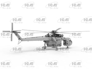Foto trasera de la maqueta del helicóptero contra incendios S-64E en escala 1:35 de ICM referencia 53060