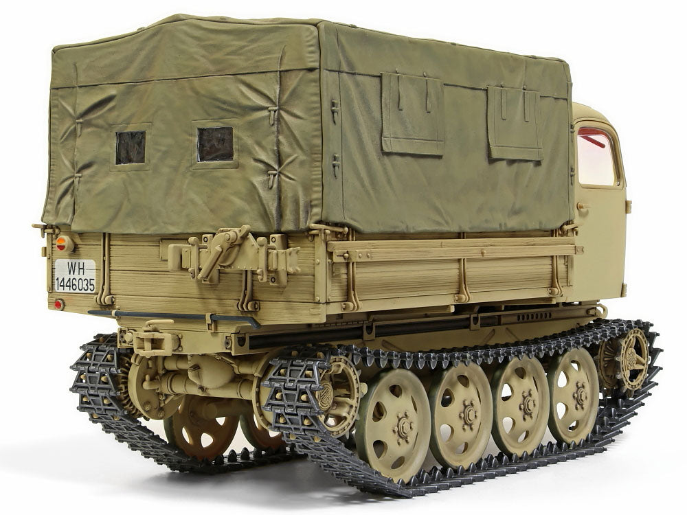 Foto trasera derecha de la maqueta del tractor alemán RSO/01 en escala 1:35 de Tamiya referencia 35394