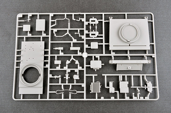 Piezas 3 de la maqueta del vehículo norteamericano de mando  control M4 en escala 1:35 de Trumpeter referencia 01063