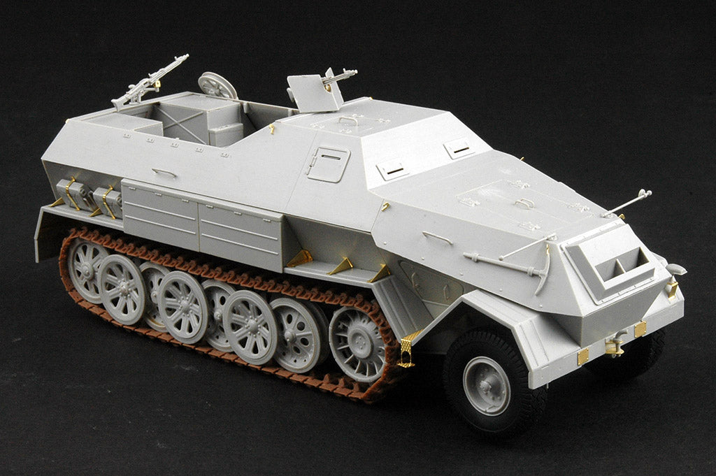 Foto de la maqueta del vehículo blindado alemán Sd.Kfz.8 de 12 toneladas en escala 1:35 de Trumpeter referencia 01584