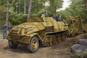Portada de la caja de la maqueta del vehículo blindado alemán Sd.Kfz.8 de 12 toneladas en escala 1:35 de Trumpeter referencia 01584
