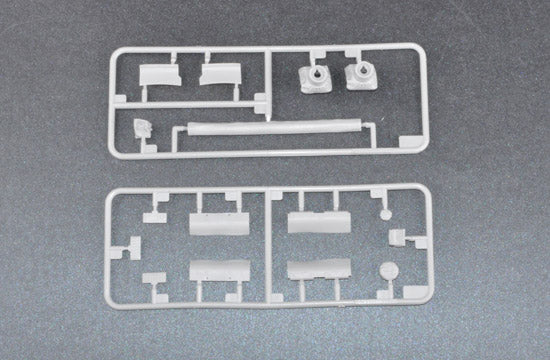 Piezas 2 de la maqueta del carro de combate ruso T-80BV en escala 1:35 de Trumpeter referencia 05566